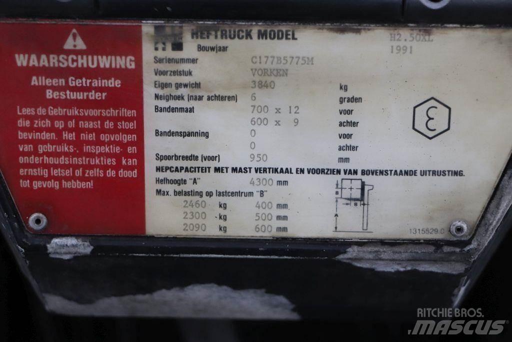 Hyster H2.50XL Gas Stapler