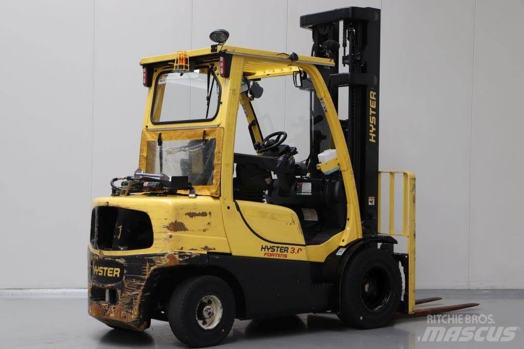 Hyster H3.0FT Gas Stapler