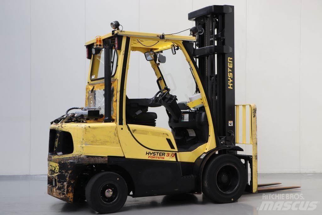 Hyster H3.0FT Gas Stapler