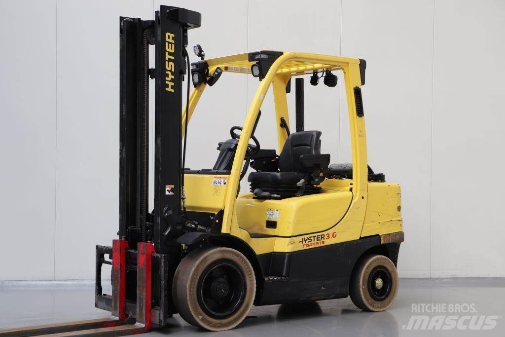 Hyster H3.0FT Gas Stapler