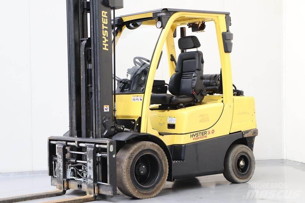Hyster H3.0FT Gas Stapler