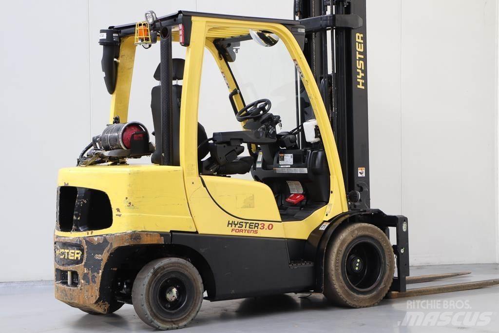 Hyster H3.0FT Gas Stapler