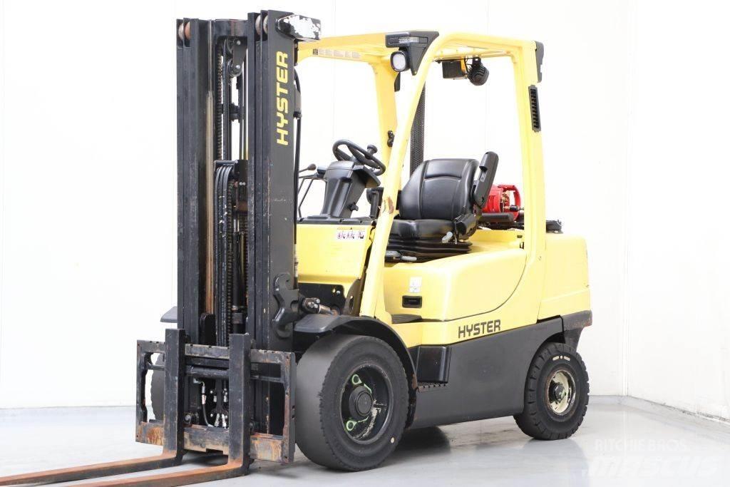 Hyster H3.0FT Gas Stapler