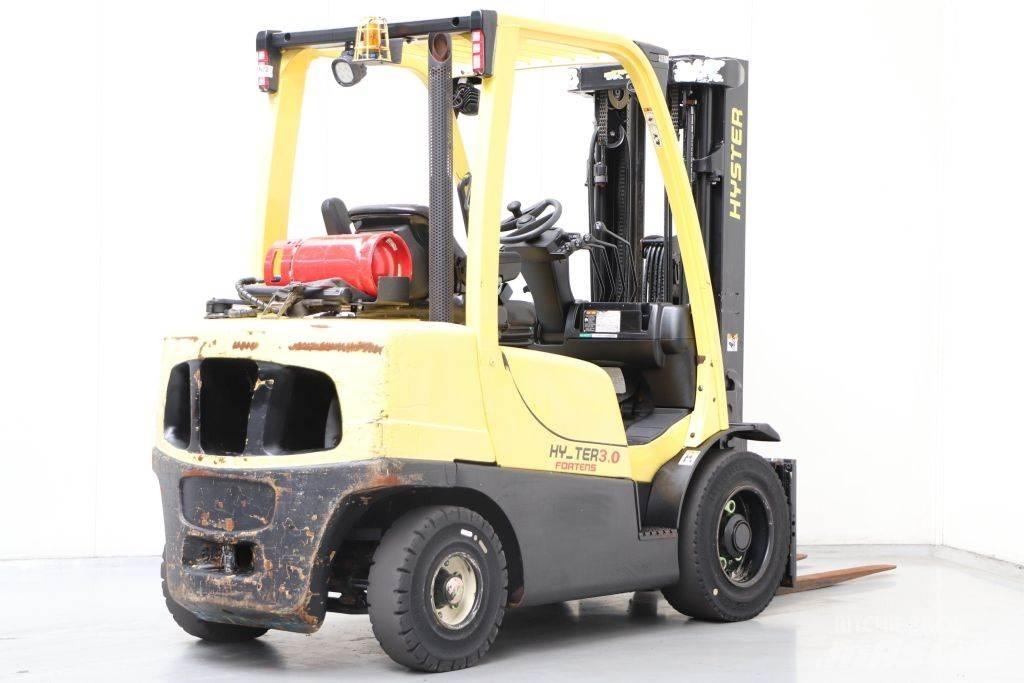 Hyster H3.0FT Gas Stapler