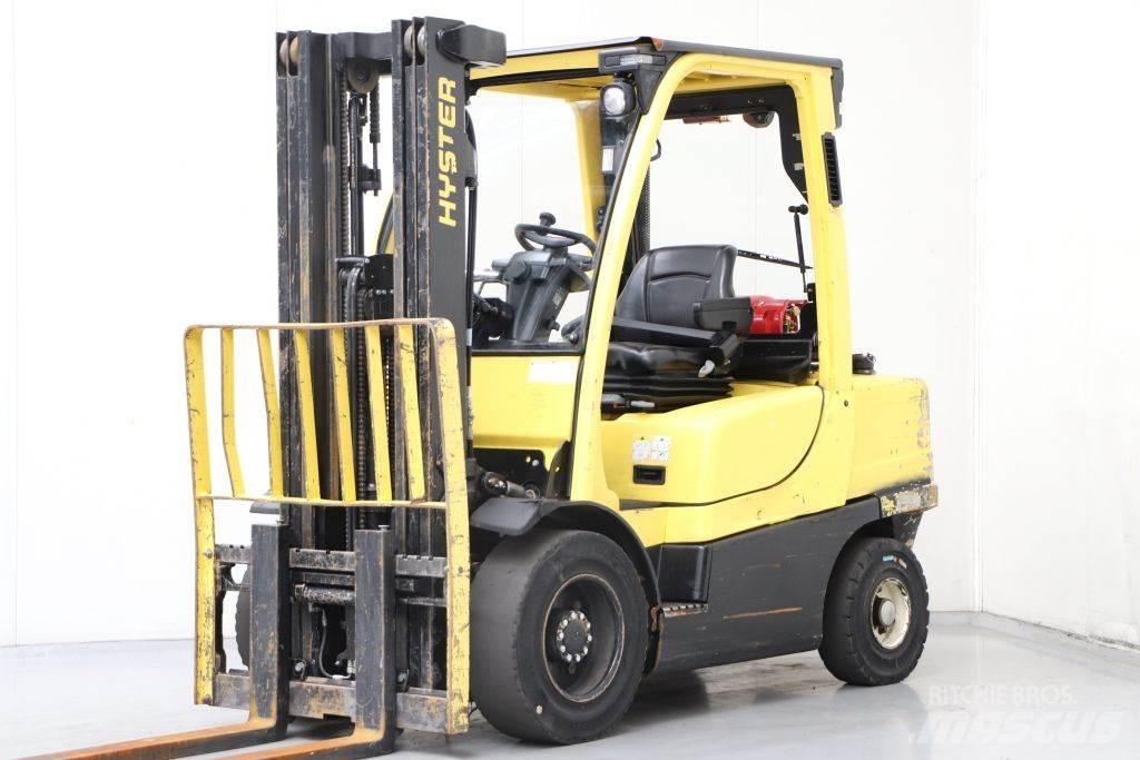Hyster H3.5FT Gas Stapler