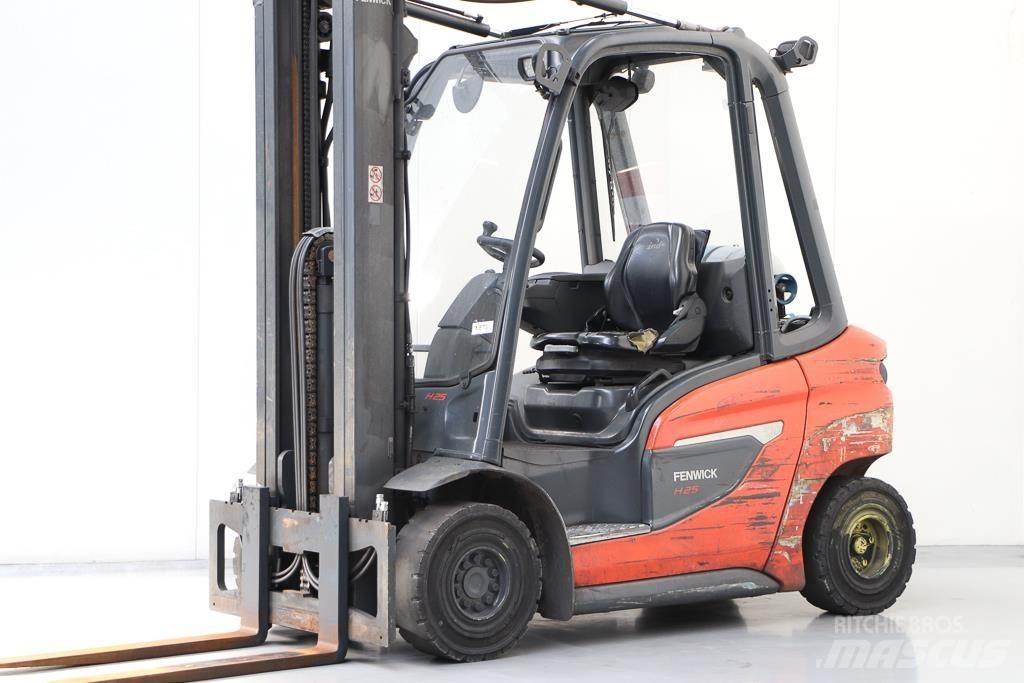 Linde H25T-01 Gas Stapler