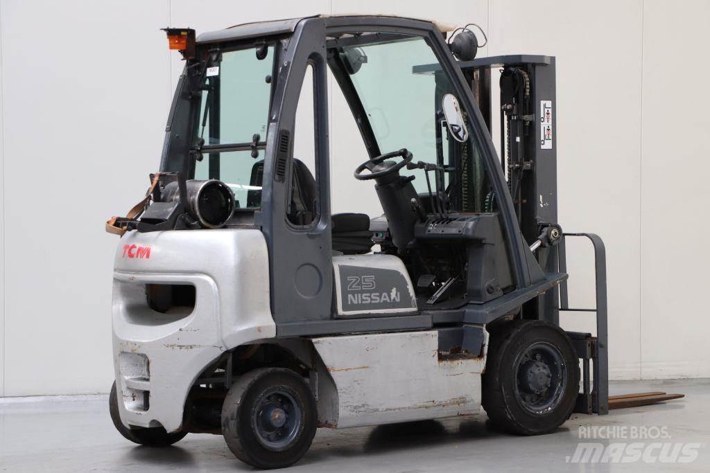 Nissan UD02A25PQ Gas Stapler