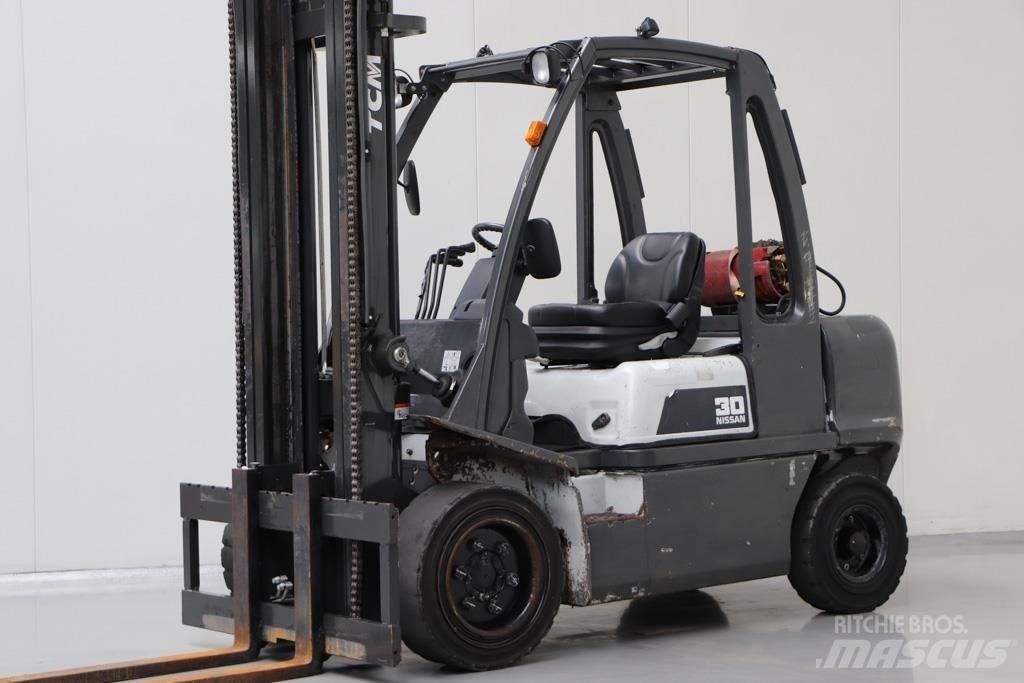 Nissan UG1D2A30LQ Gas Stapler