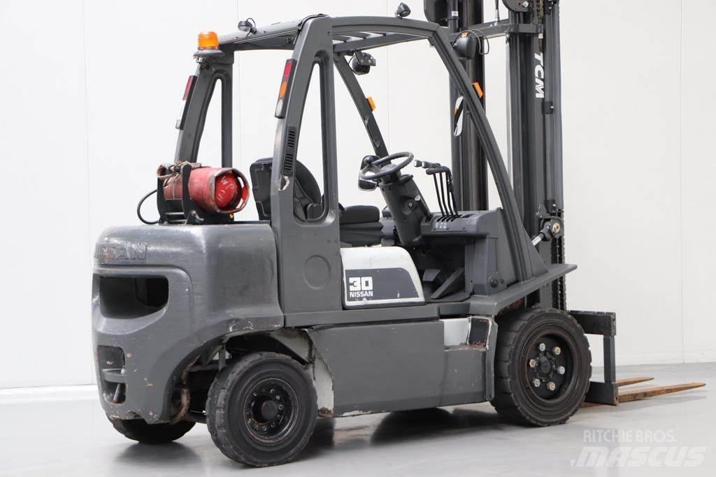 Nissan UG1D2A30LQ Gas Stapler