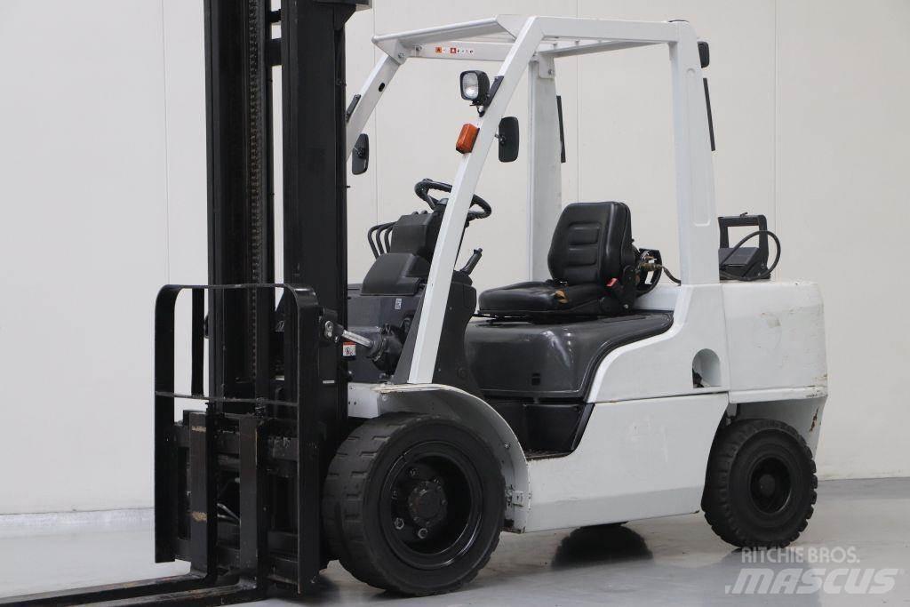 Nissan UG1F2A35DU Gas Stapler