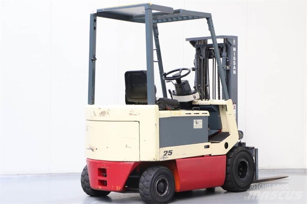 Nissan UM02L25U Elektro Stapler