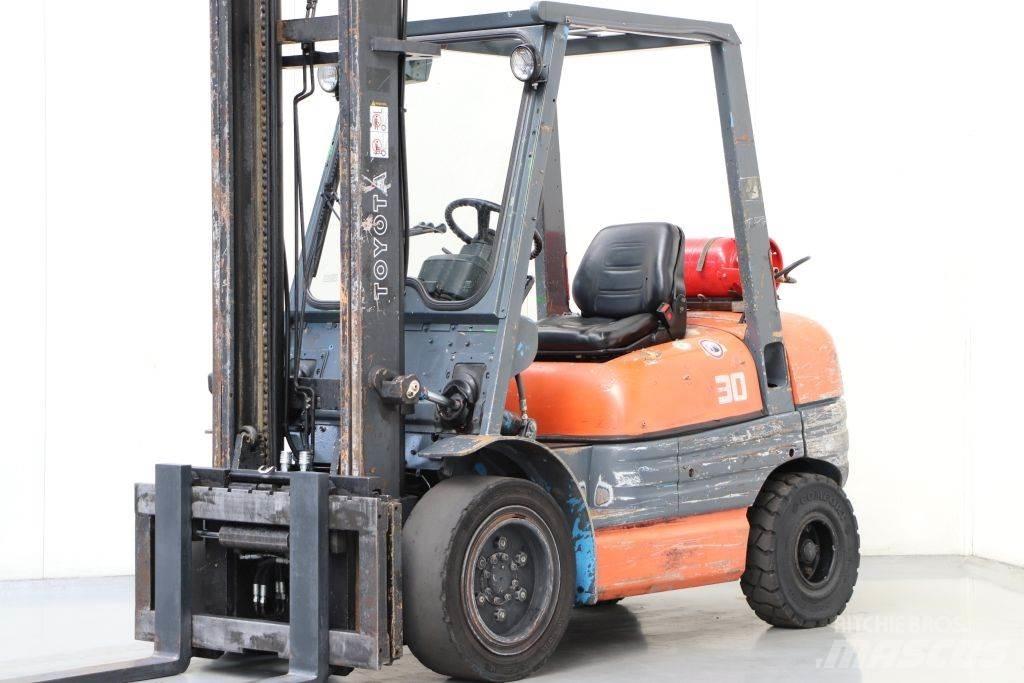 Toyota 02-6FGF30 Gas Stapler