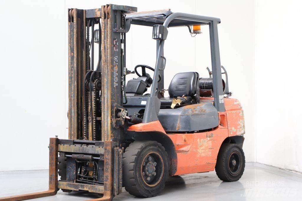 Toyota 02-7FGF30 Gas Stapler
