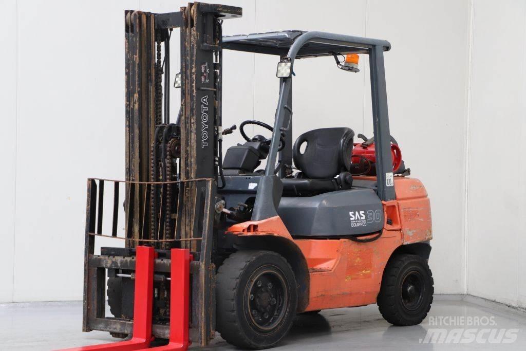 Toyota 02-7FGF30 Gas Stapler