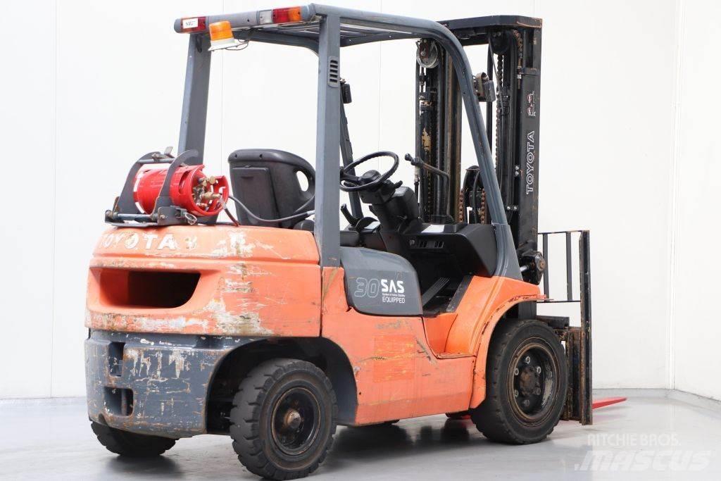 Toyota 02-7FGF30 Gas Stapler