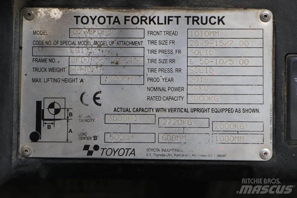 Toyota 02-8FDF30 Diesel Stapler