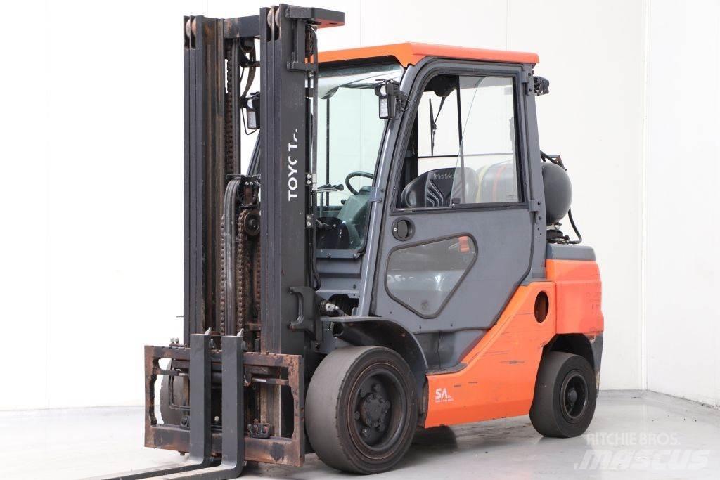 Toyota 02-8FGF30 Gas Stapler