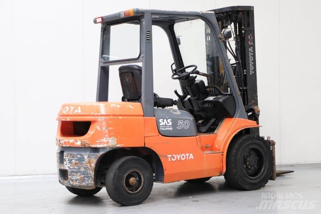 Toyota 62-7FDF30 Diesel Stapler