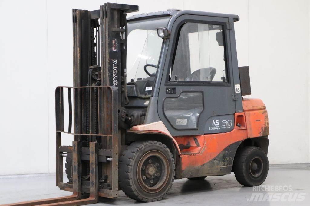 Toyota 62-7FDF30 Diesel Stapler