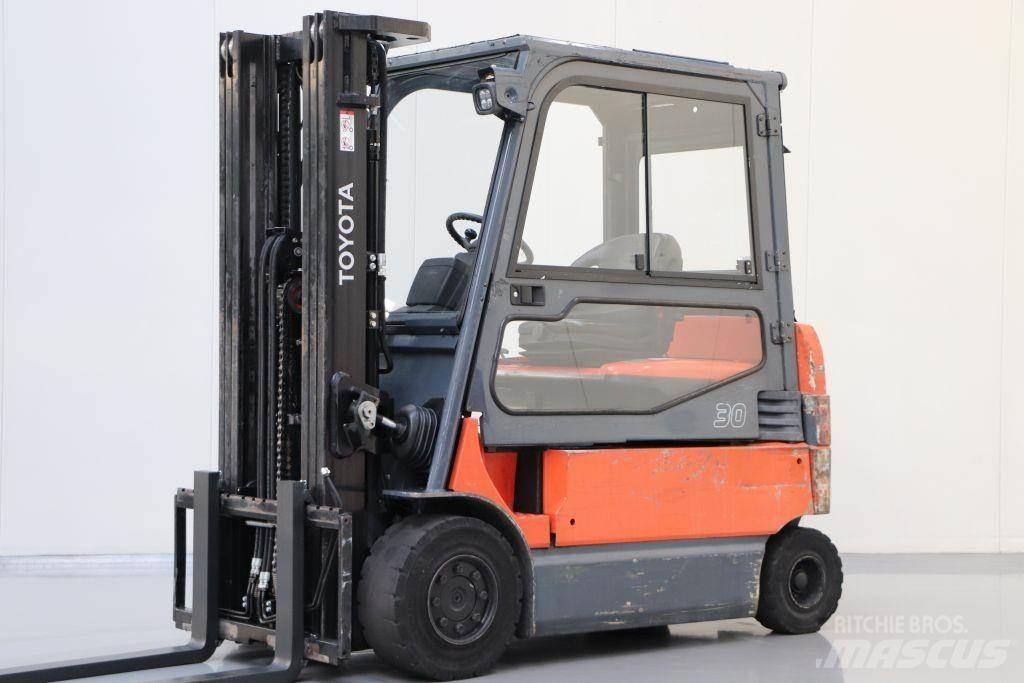 Toyota 7FBMF30 Elektro Stapler