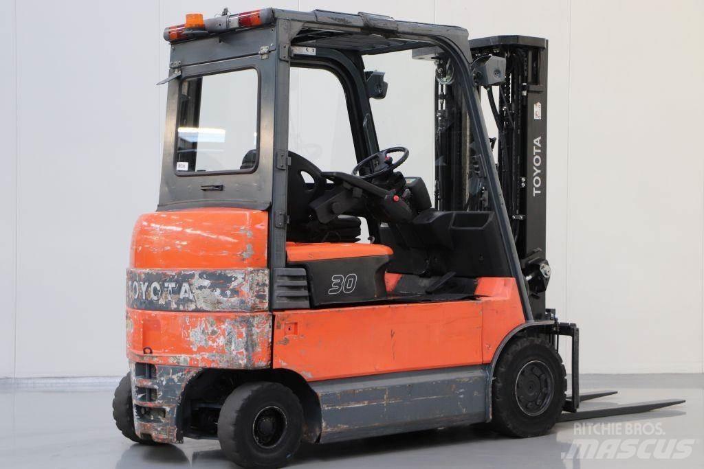 Toyota 7FBMF30 Elektro Stapler