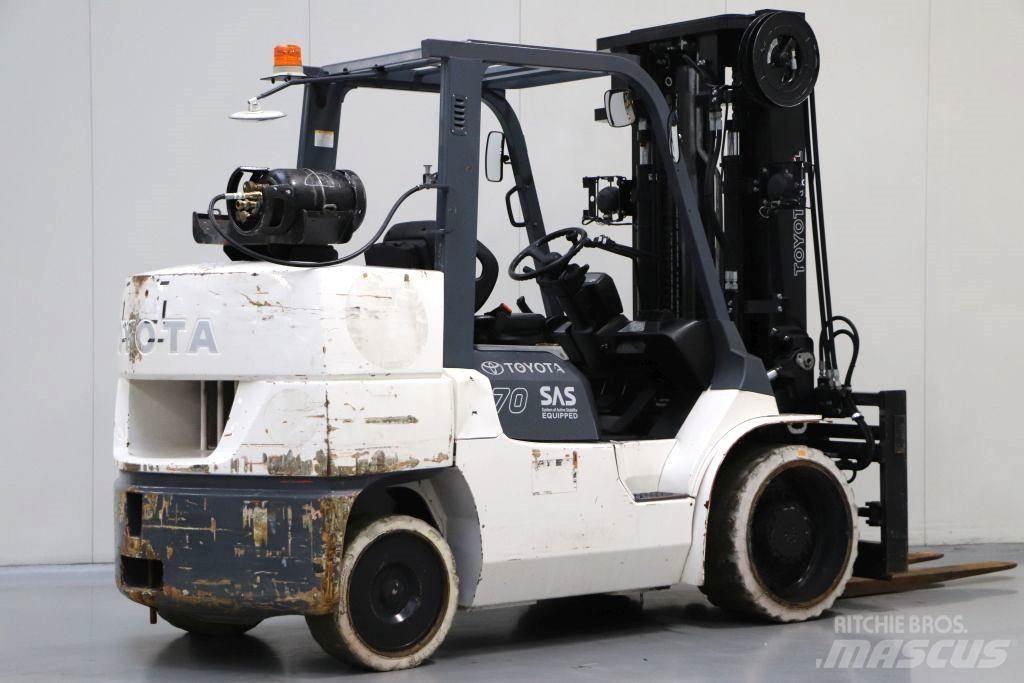 Toyota 7FGCU70 Gas Stapler
