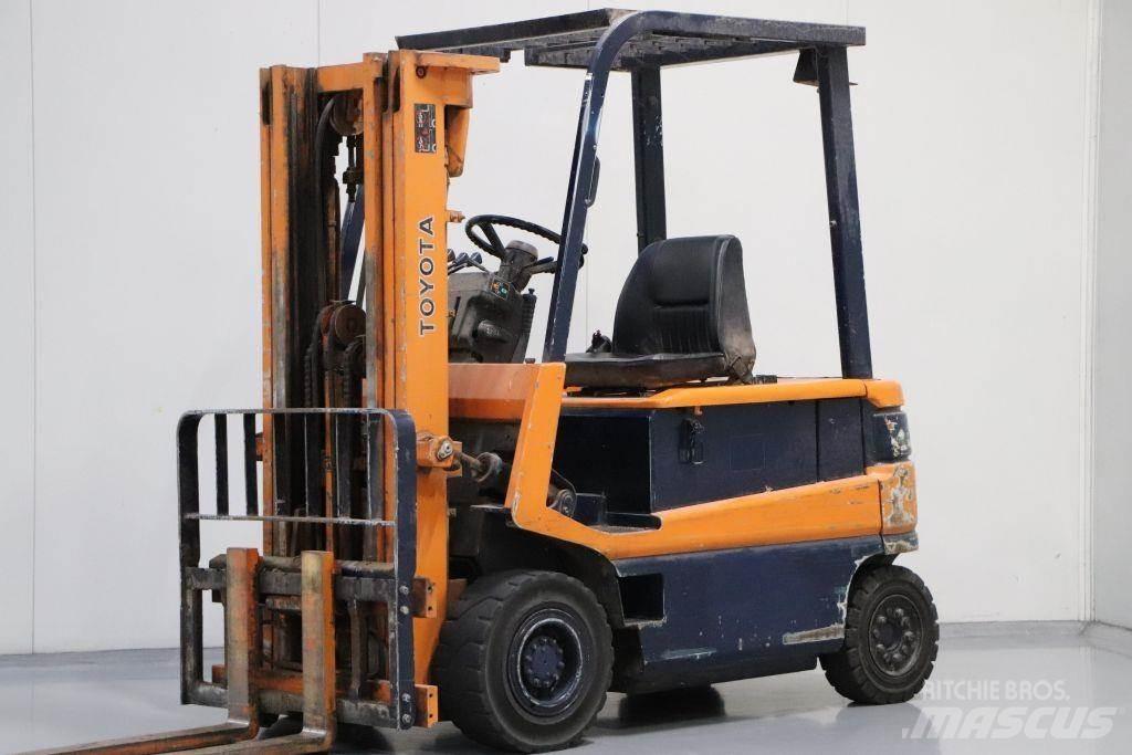 Toyota FBM25 Elektro Stapler