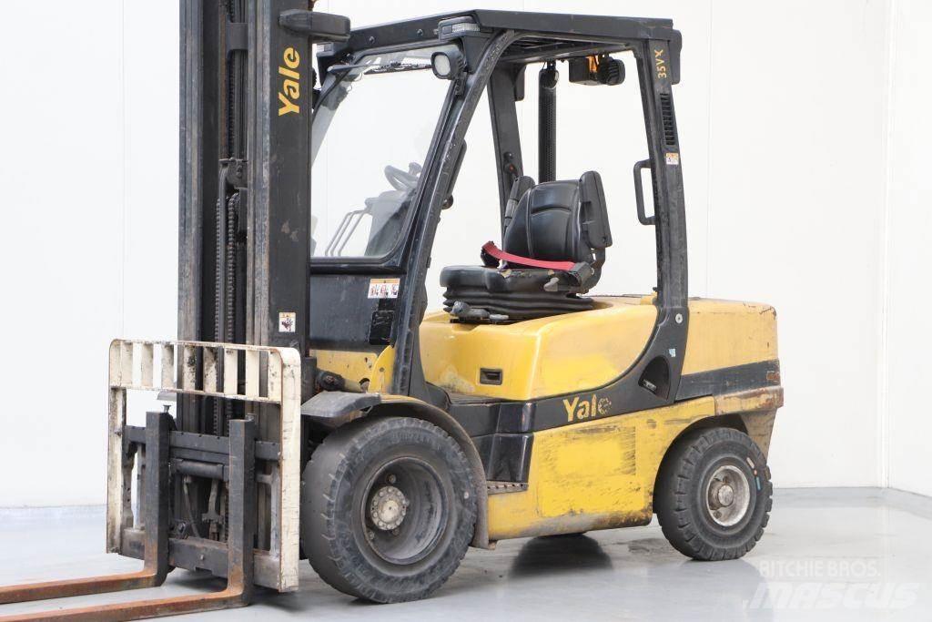 Yale GDP35VX Diesel Stapler