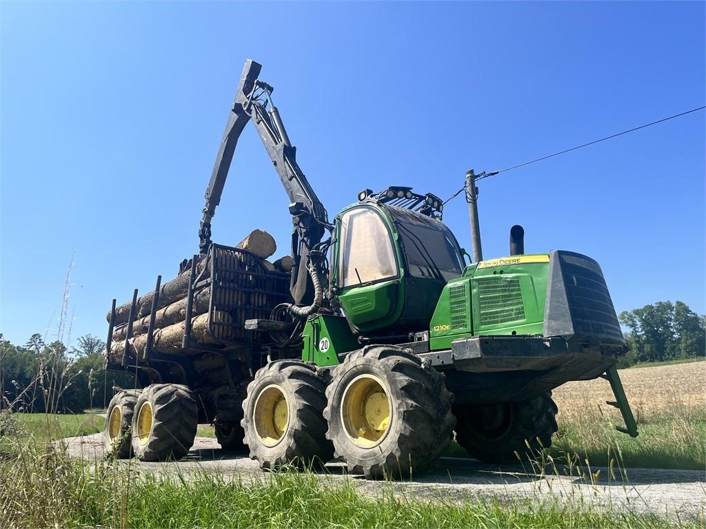 John Deere 1210E Forwarder
