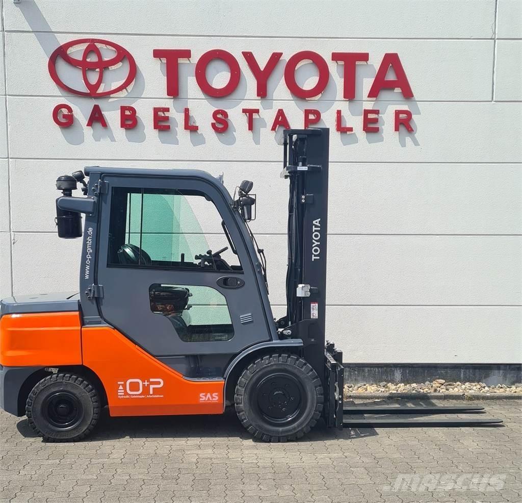 Toyota 52-8FDJF35 Diesel Stapler