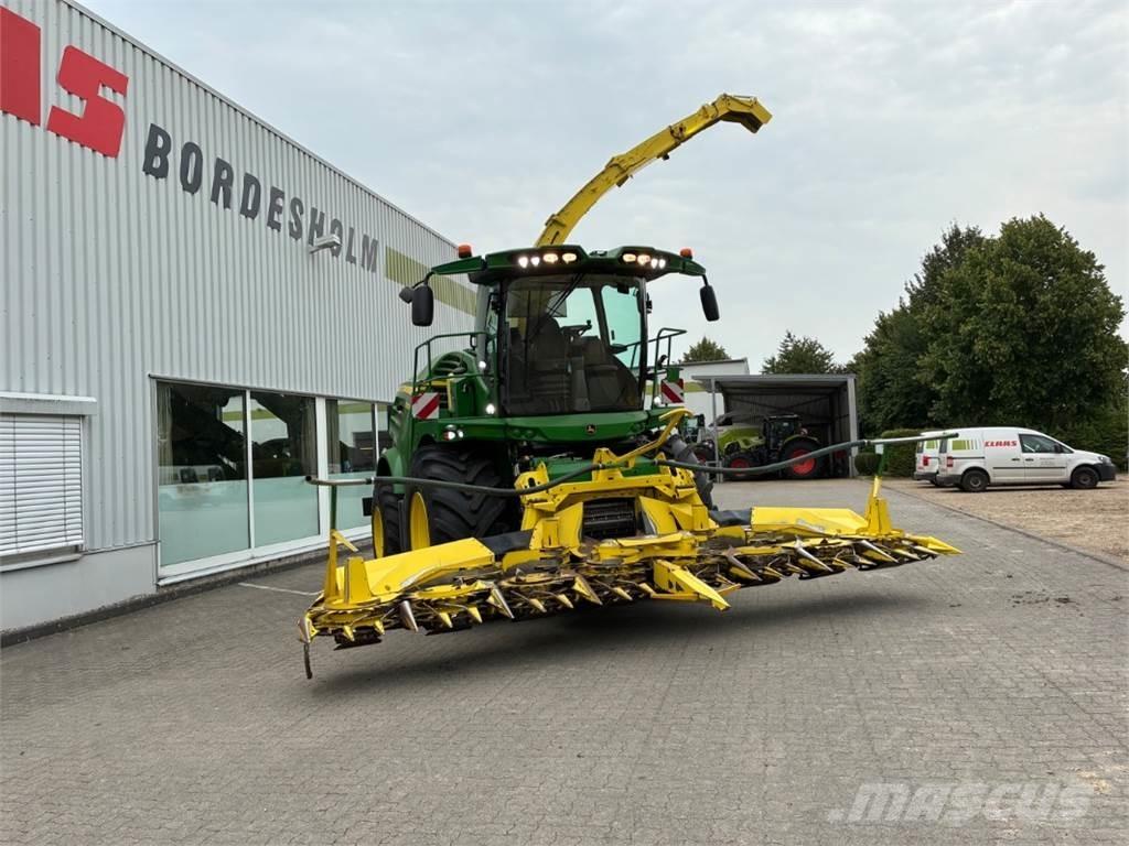 John Deere 8300i Feldhäcksler