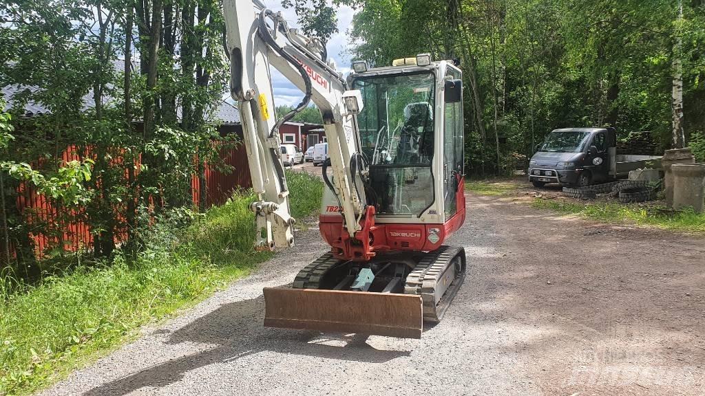 Takeuchi TB230 Minibagger < 7t