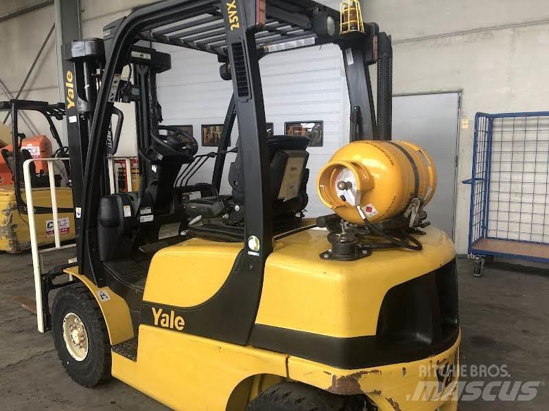 Yale GLP25VX Gas Stapler