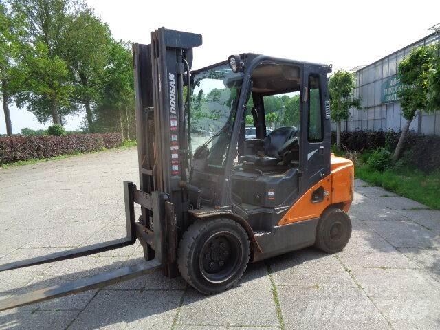 Doosan D35C-7 Diesel Stapler