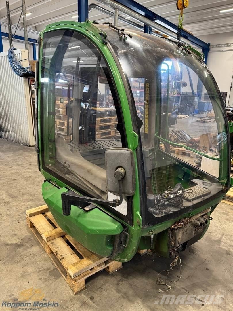 John Deere 1210E Kabinen