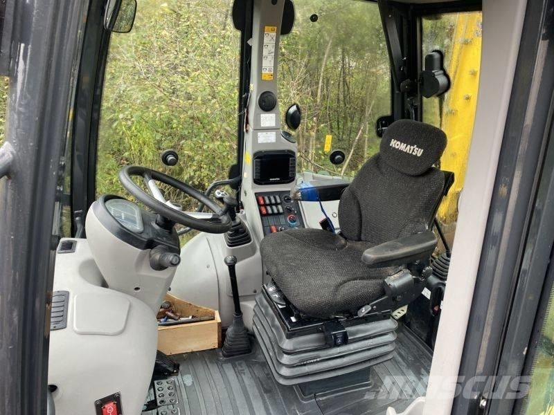Komatsu WB 93 R-8 Baggerlader