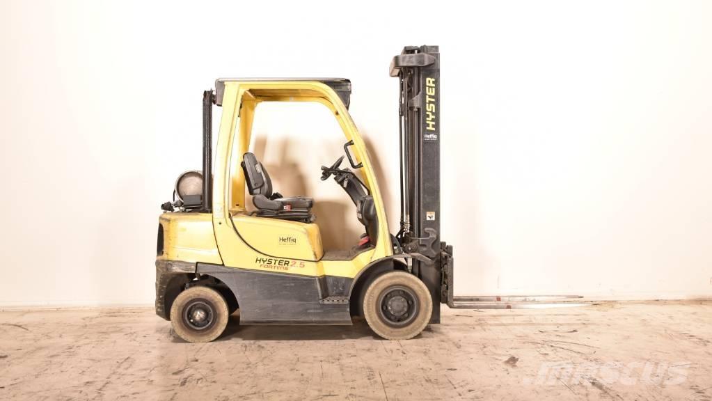 Hyster H2.5FT Gas Stapler