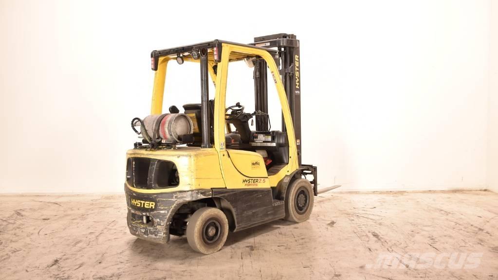 Hyster H2.5FT Gas Stapler