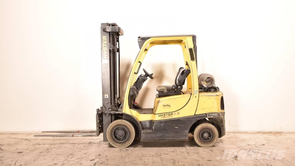 Hyster H2.5FT Gas Stapler