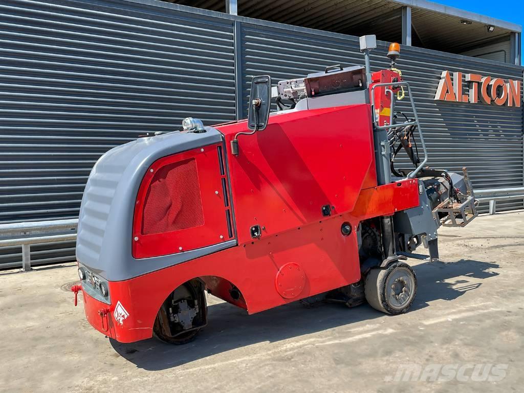 Wirtgen W 50 DC Asphaltfräsen