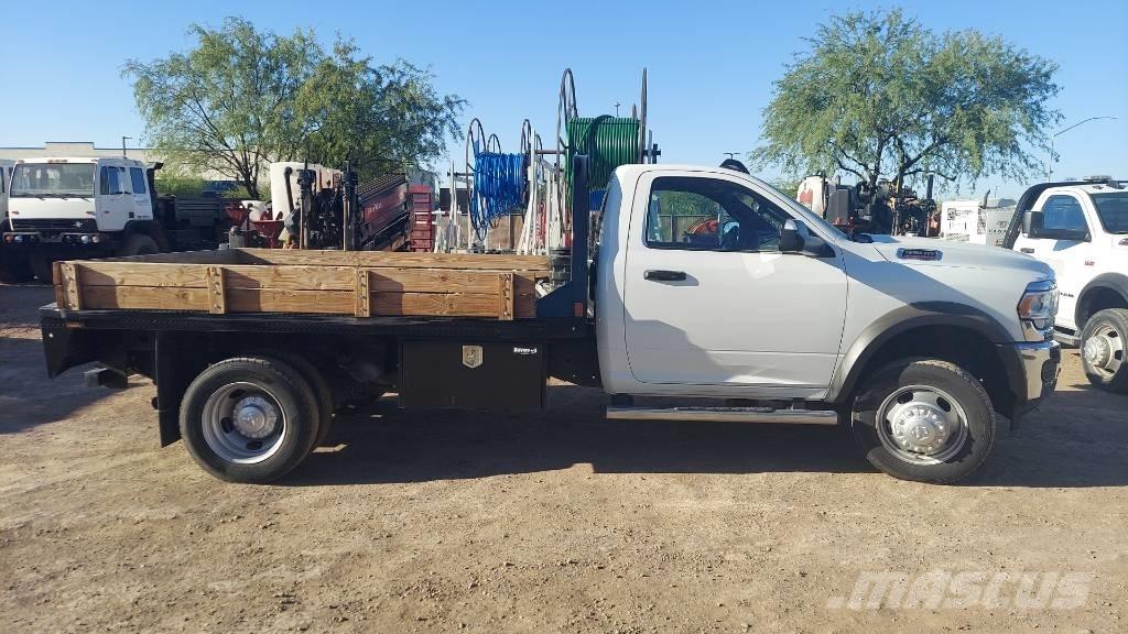RAM 5500 Pritschenwagen/Pritschenwagen mit Seitenklappe