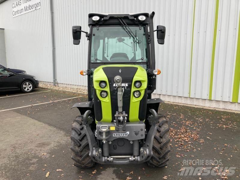 CLAAS NEXOS 240 M Traktoren