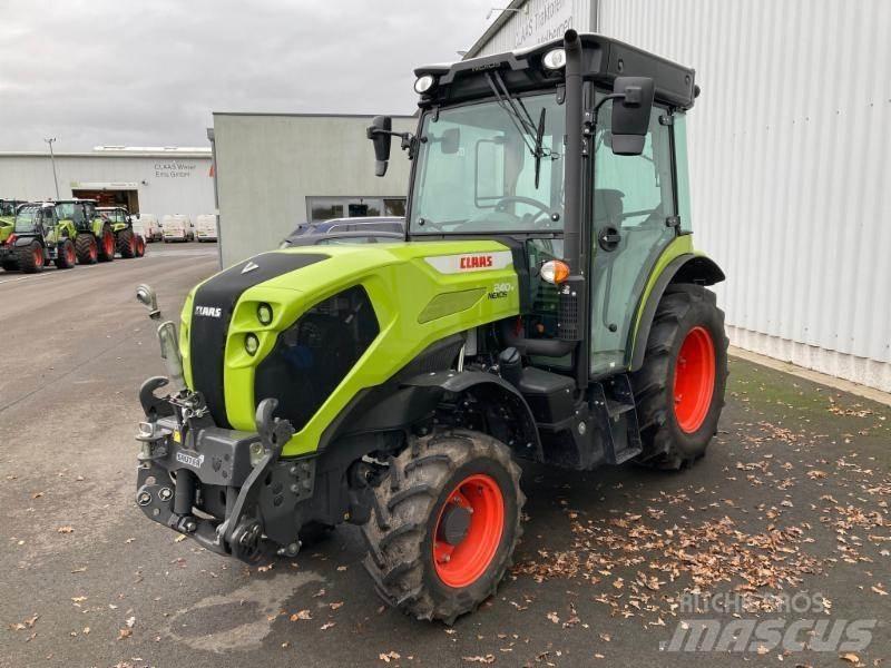 CLAAS NEXOS 240 M Traktoren