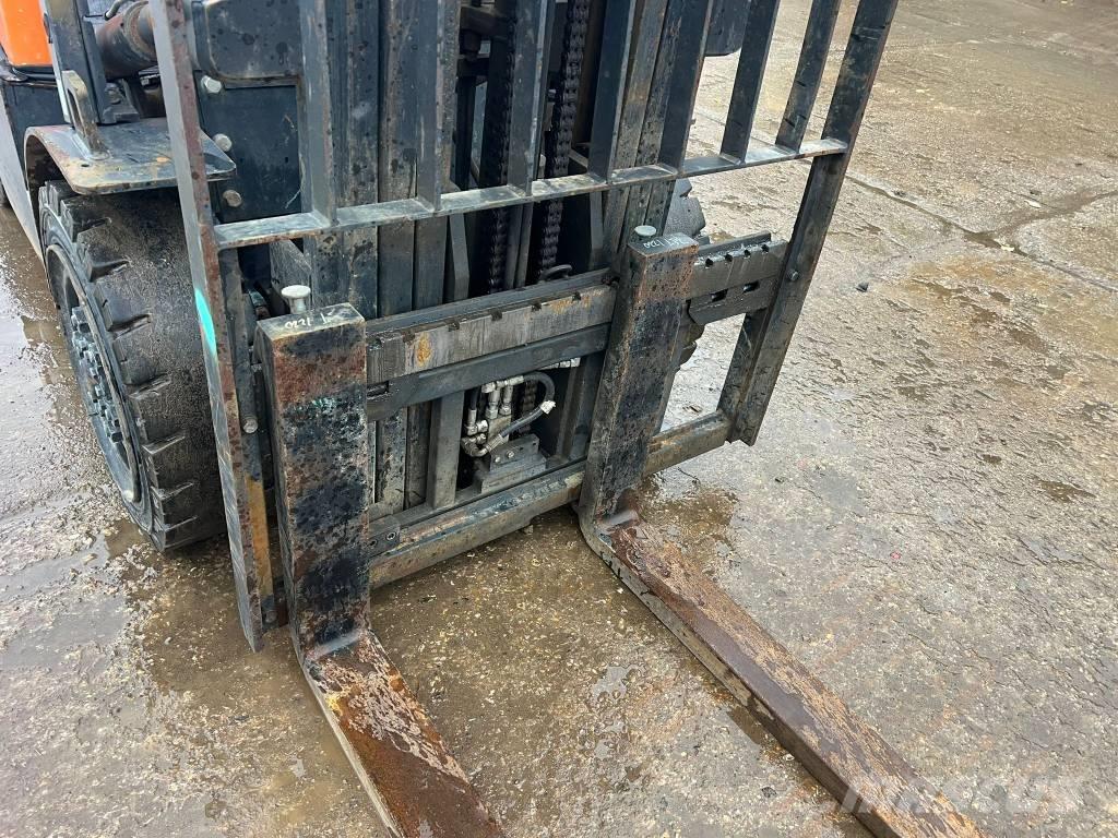 Doosan D 30 GP Diesel Stapler