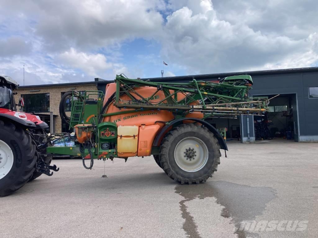 Amazone UX 5200 , 24 M Anhängespritzen