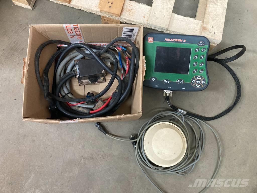 Amazone UX 5200 , 24 M Anhängespritzen