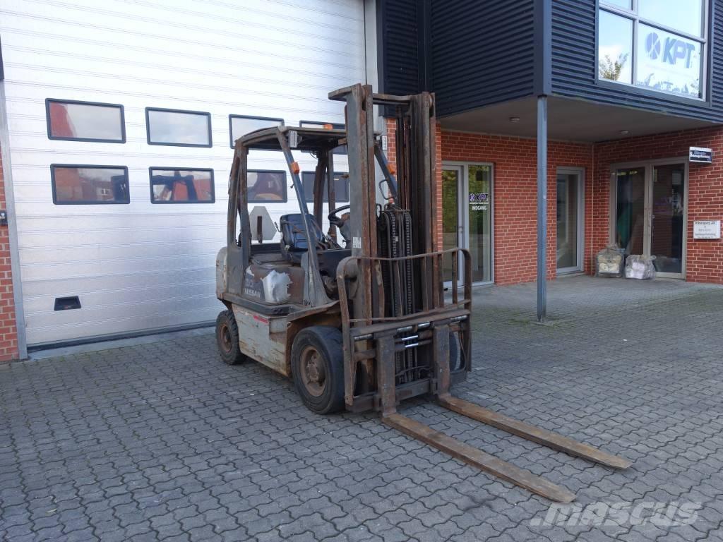 Nissan Y1D2A200 Diesel Stapler