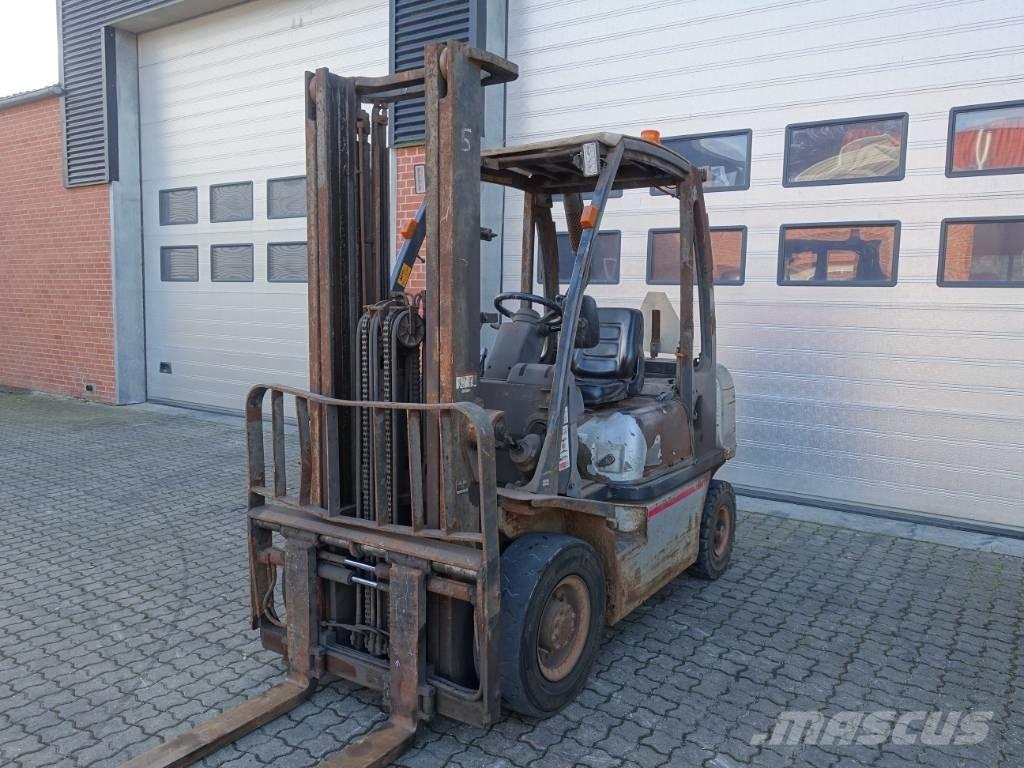 Nissan Y1D2A200 Diesel Stapler
