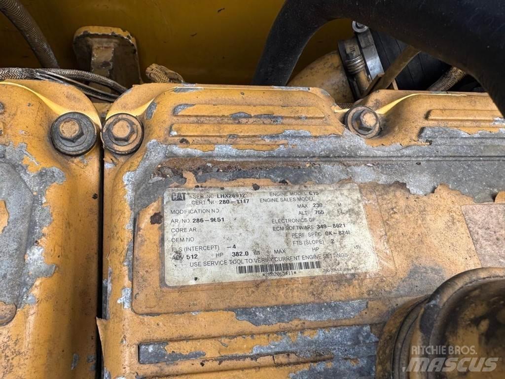 CAT 374DL Raupenbagger