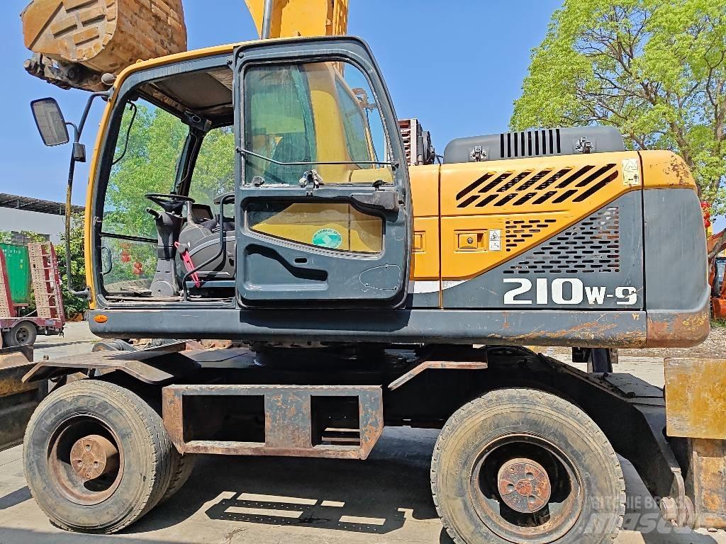 Hyundai R210W-9 Mobilbagger
